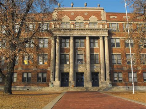 Academie lafayette - Académie Lafayette has three campuses: Oak (K-5), Cherry (K-5), and Armour (6-10). Central office is located within the Armour campus, at 201 E. Armour Blvd, Kansas City, MO 64111.